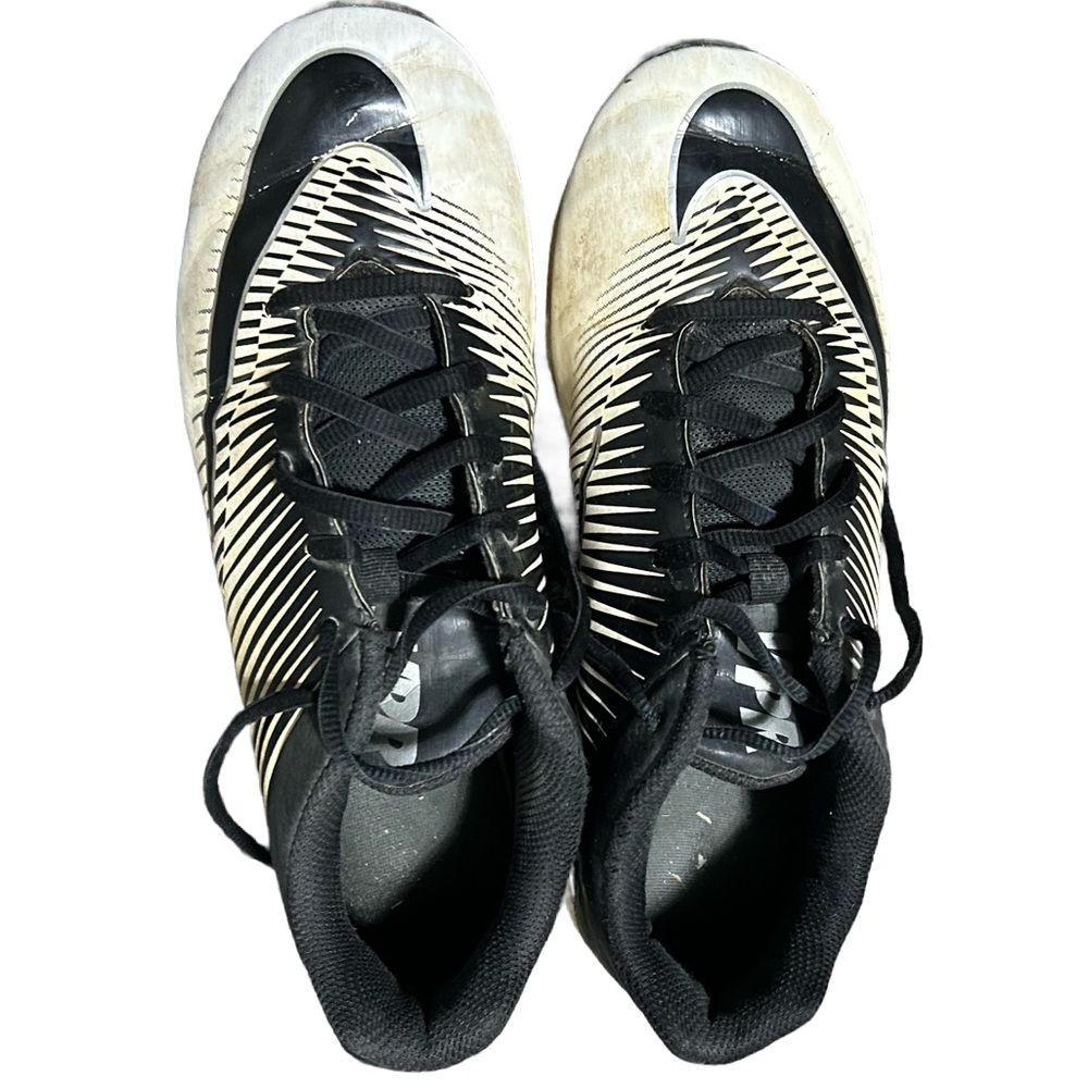 Black and White Athletic Cleets - Picture 2 of 12